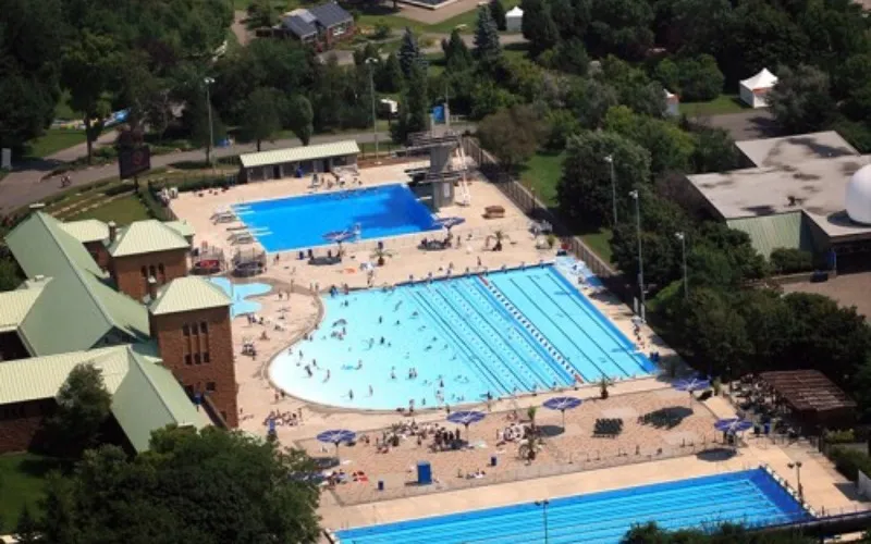 Bain libre complexe aquatique