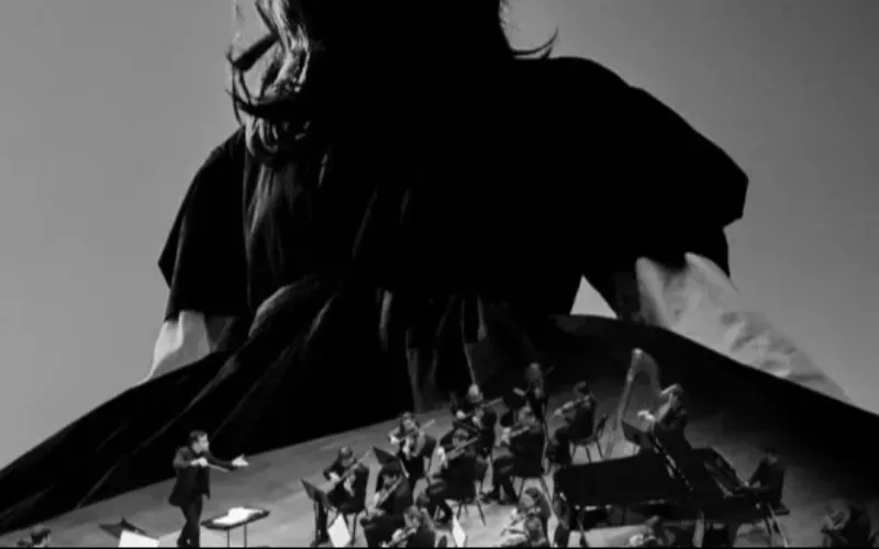 Ghostly kisses et l`orchestre filmharmonique